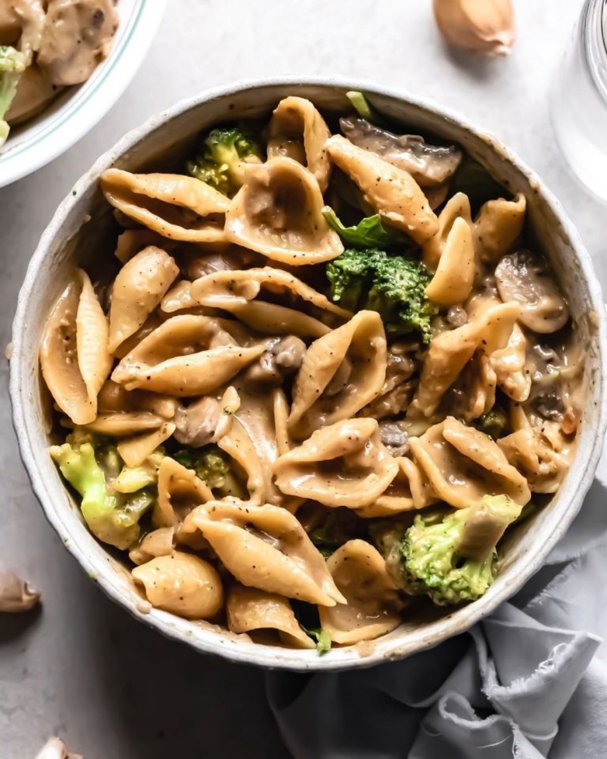 Creamy Mushroom Zucchini Pasta – Vegan Easy 