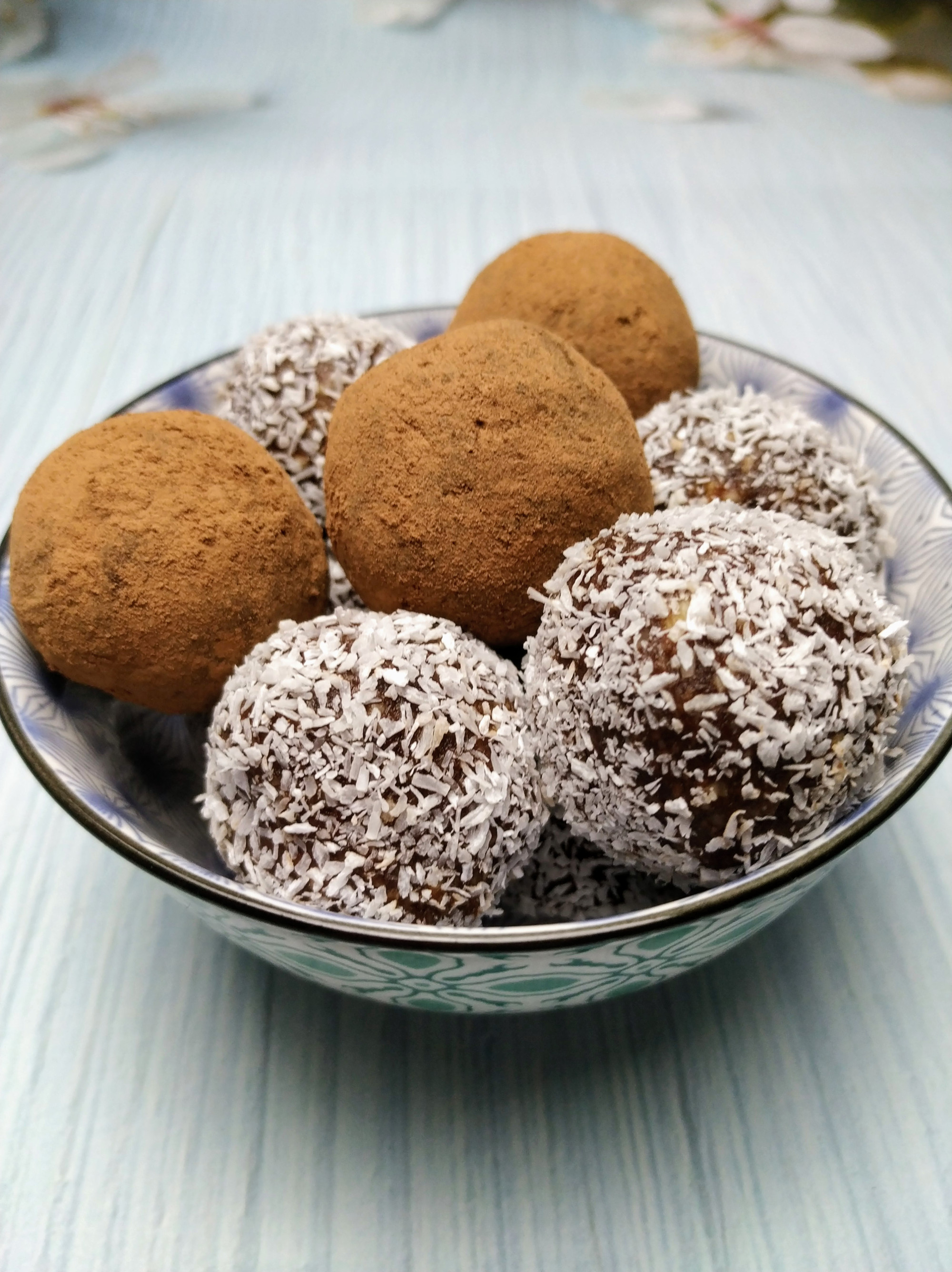 Choc Maca Fudge Bites – Vegan Easy - veganeasy.org